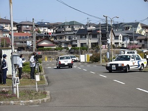 路上での実技講習の様子