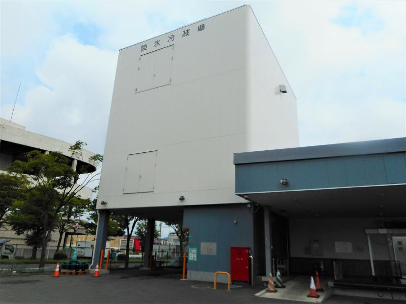 氷を販売する施設の外観