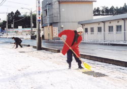 写真／歩道の雪かき