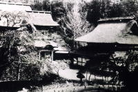 大正のころの山の寺洞雲寺本堂と山門