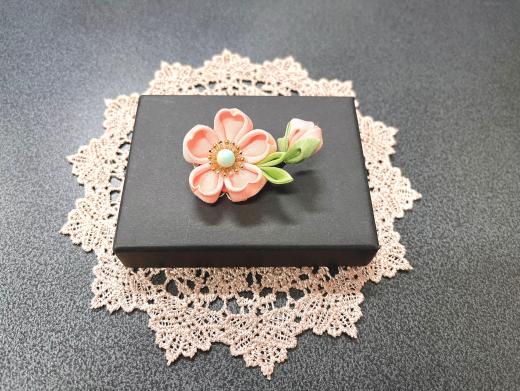 つまみ細工で桜のブローチをつくろう