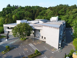 画像／改修工事の様子　博物館建物の外観　令和4年5月