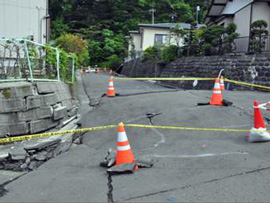 〈青葉区折立の宅地被害/5月31日撮影〉3