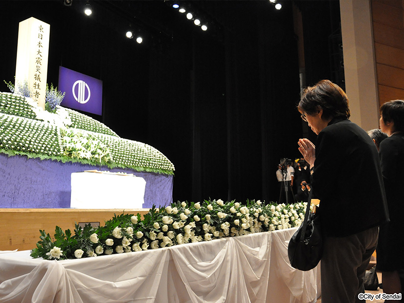 画像：東日本大震災　仙台市慰霊祭（仙台国際センター）1