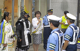 あいさつをする市長