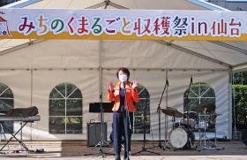 みちのく丸ごと収穫祭における市長の様子1
