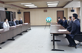 表敬を受ける市長の様子3