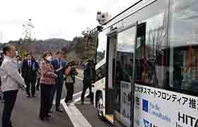 視察をする市長