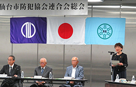 あいさつする市長