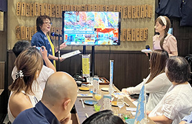 説明する市長