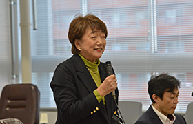 あいさつする市長