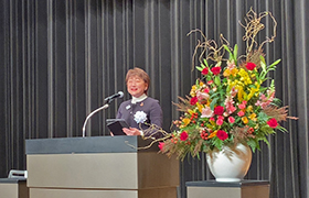 あいさつする市長