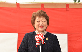 あいさつする市長