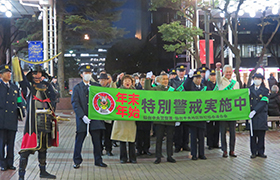 パレードに参加する市長