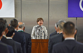 訓示する市長