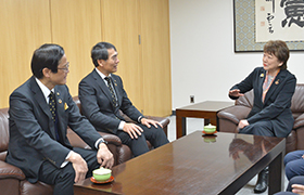 懇談する市長