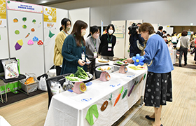 視察する市長2
