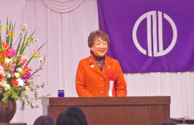 あいさつする市長