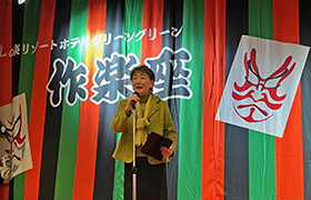 あいさつする市長