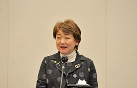 あいさつする市長