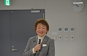 あいさつする市長