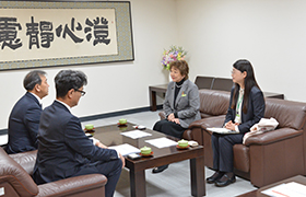 懇談する市長