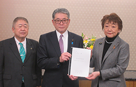要望書を渡す市長1