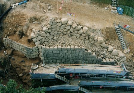 III期石垣の背後から発見されたII期石垣