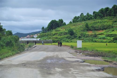 園長ブログ　マダガスカル訪問記7　傷みが目立つ道路